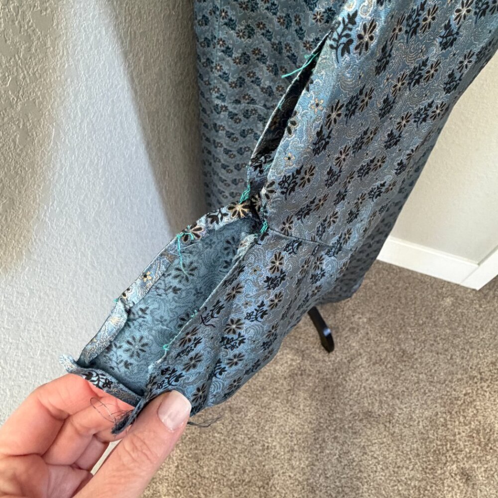 VINTAGE 60s Satin Brocade Robe Duster Housecoat Blue Floral OS - Picture 14 of 16